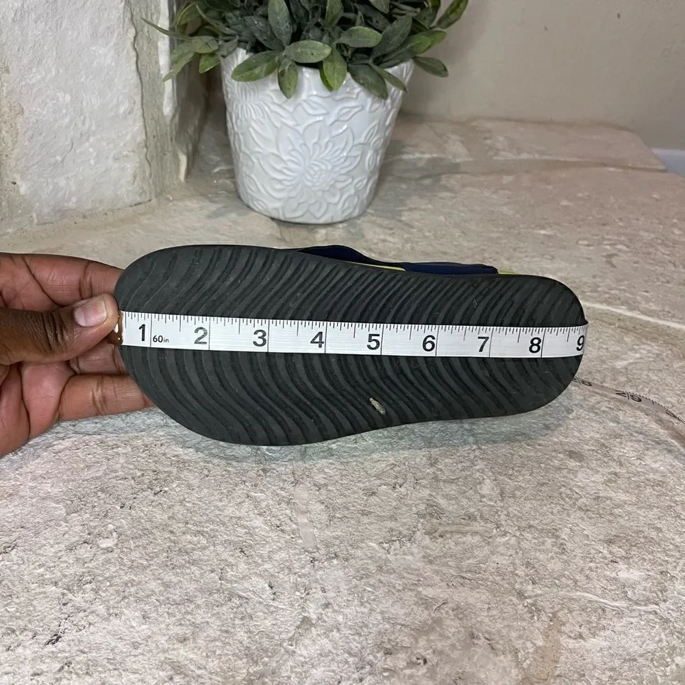 Nike navy blue/limegreen water shoes